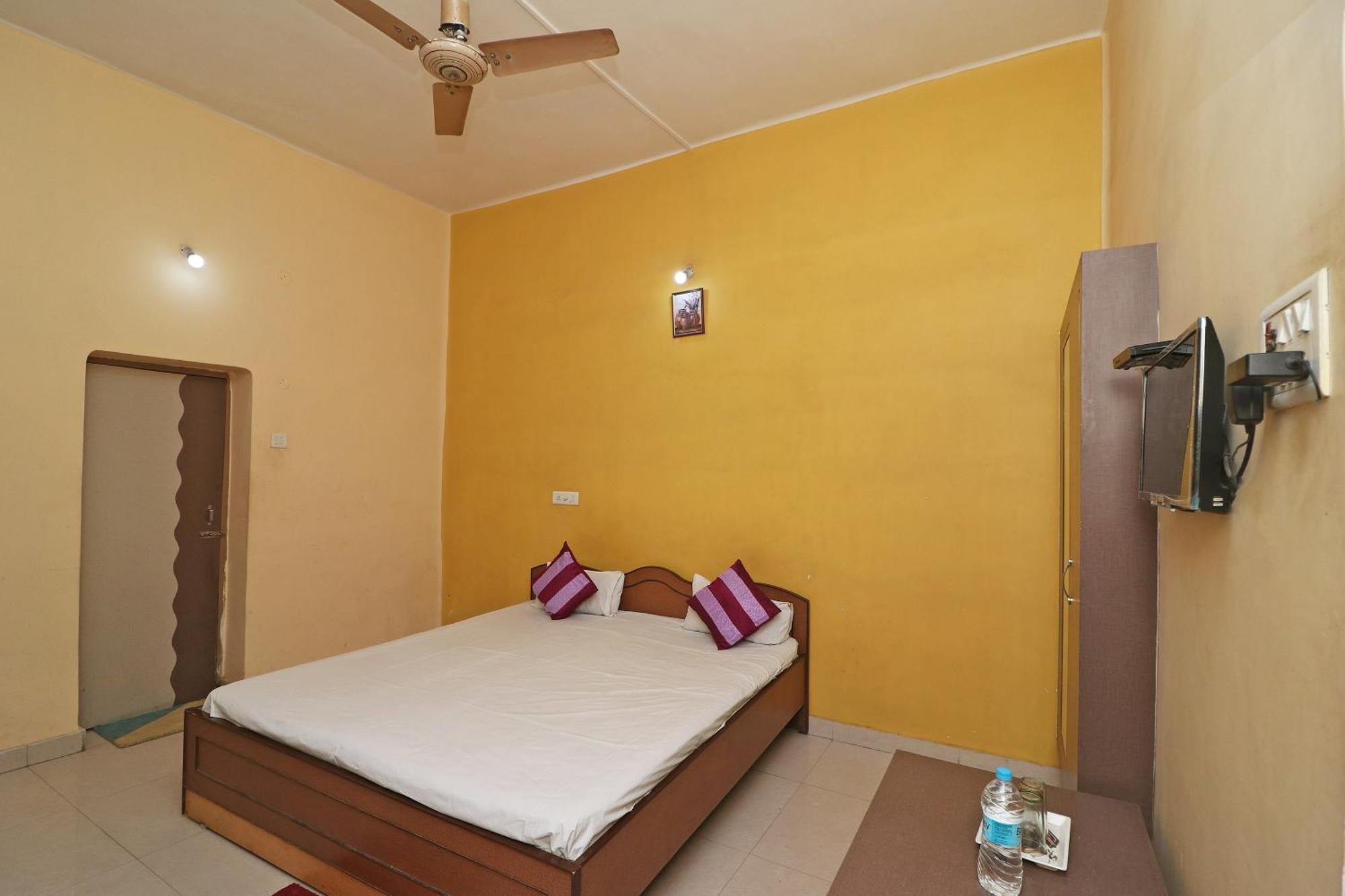 Spot On 39527 Hotel Saraogi Spot Gaya Bagian luar foto